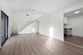 140 Silver Ln in East Hartford, CT - Foto de edificio - Building Photo