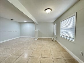 2811 NW 88th St in Miami, FL - Building Photo - Building Photo