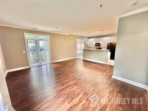6203 Fernandez Ct in Sayreville, NJ - Building Photo - Building Photo
