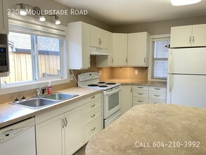 2304 Mouldstade Rd in Abbotsford, BC - Building Photo - Building Photo