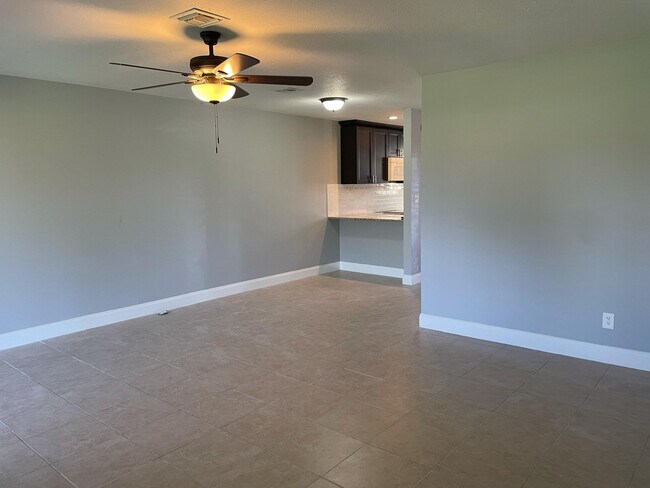 5802 Channel Dr in Greenacres, FL - Building Photo - Building Photo