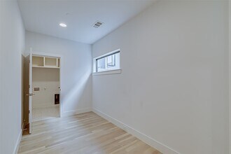 2707 Kimsey Dr, Unit 103 in Dallas, TX - Building Photo - Building Photo