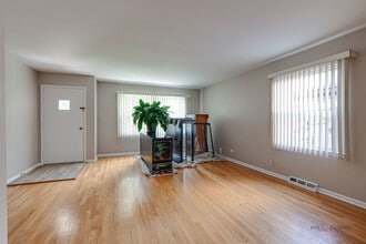 334 Euclid Ave in Highwood, IL - Building Photo - Building Photo