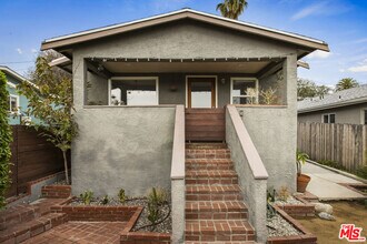 5215 Almaden Dr in Los Angeles, CA - Building Photo - Building Photo