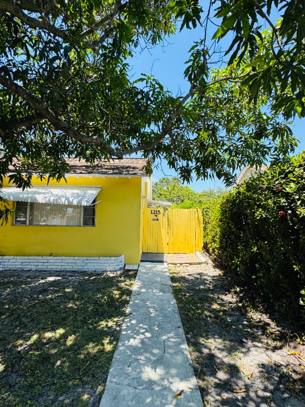 1215 C St in Lake Worth Beach, FL - Building Photo - Building Photo