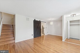 9877 Whiskey Run in Laurel, MD - Foto de edificio - Building Photo