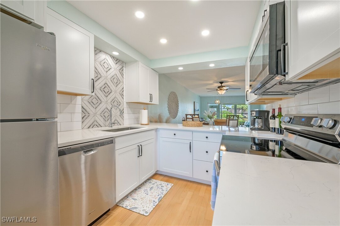 366 Charlemagne Blvd in Naples, FL - Building Photo