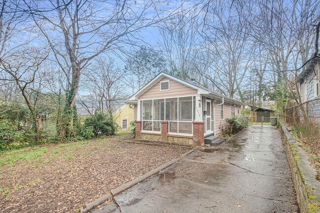 property at 1239 Gracewood Ave SE