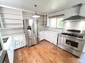 1139 N Sunset Dr in Fayetteville, AR - Building Photo - Building Photo