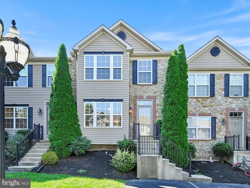 64 E Beaver St in Hallam, PA - Foto de edificio