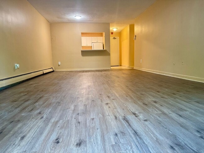 32 Whites Ave, Unit E112 in Watertown, MA - Building Photo - Building Photo