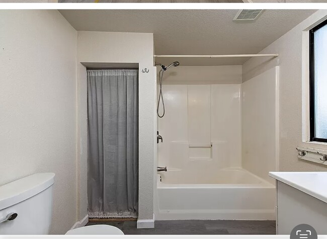 702 Pleasant Hill Rd, Unit Private Unit in Sebastopol, CA - Building Photo - Building Photo