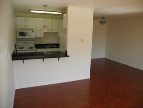5210 Russell Ave NW in Seattle, WA - Building Photo - Building Photo