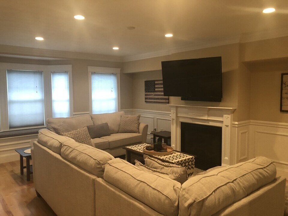 22 Ward St, Unit 1 in Boston, MA - Building Photo
