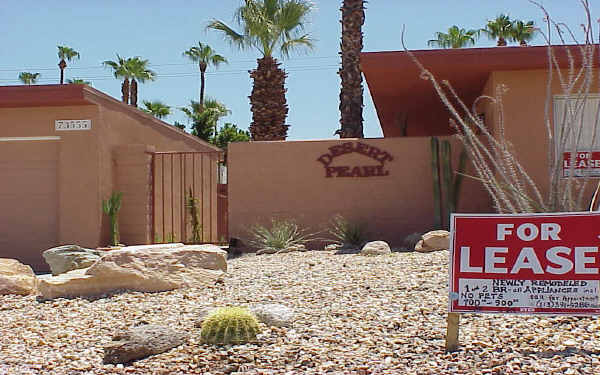 Desert Pearl in Palm Desert, CA - Foto de edificio