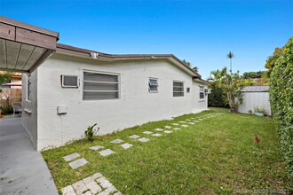 2809 SW 23rd Terrace-Unit -2807 in Miami, FL - Building Photo - Building Photo