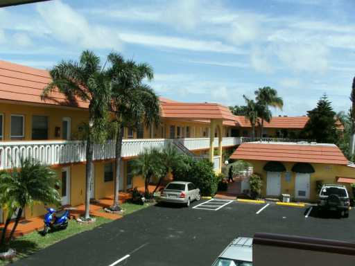 THE DANIA PLACE in Dania, FL - Foto de edificio