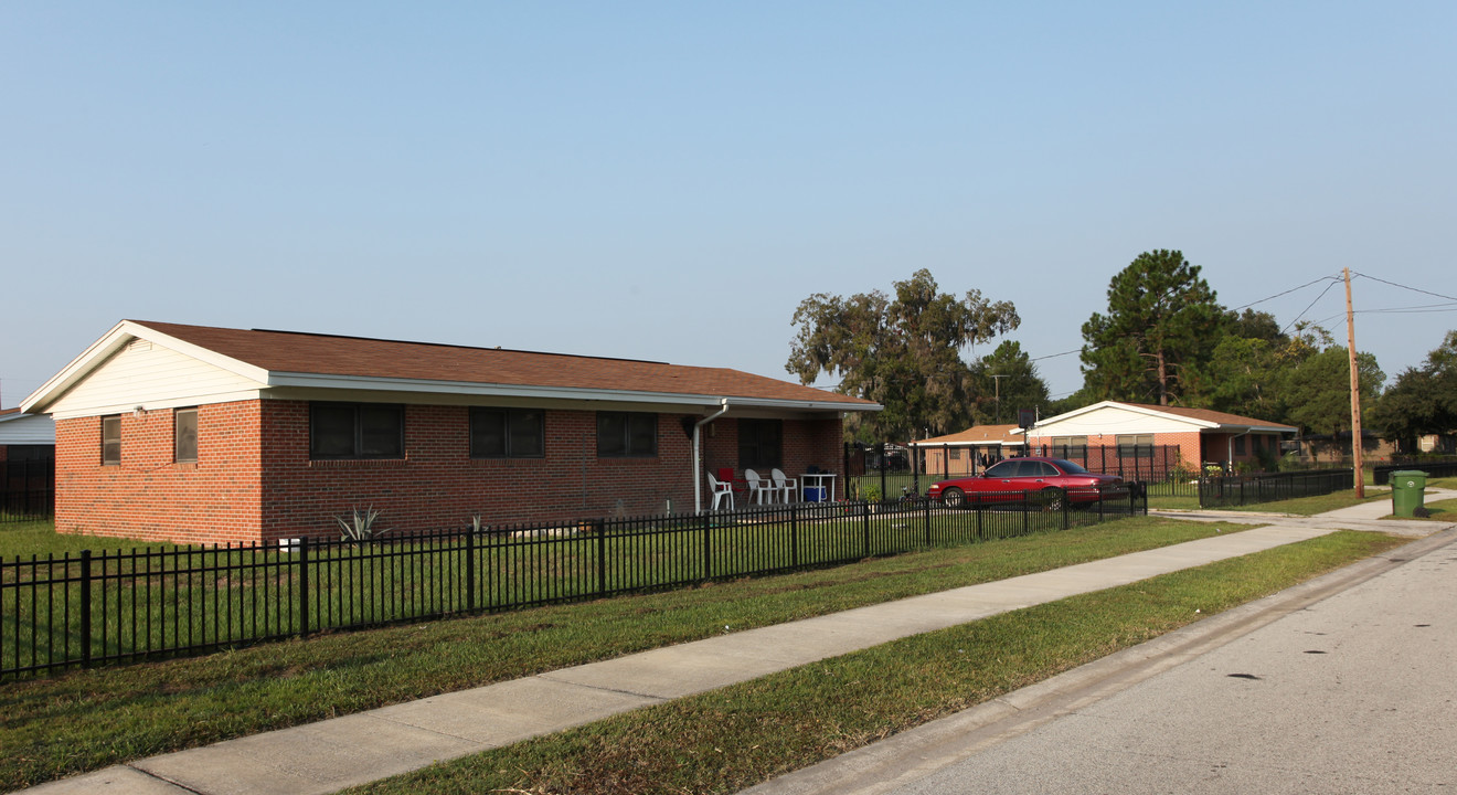 1000 N 17th St in Palatka, FL - Building Photo