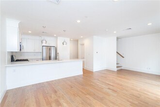 121 Fisher Ave in White Plains, NY - Building Photo - Building Photo
