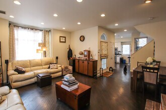2140 N Winchester Ave in Chicago, IL - Building Photo - Building Photo