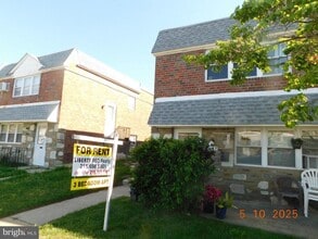 2165 Benson St in Philadelphia, PA - Building Photo - Building Photo