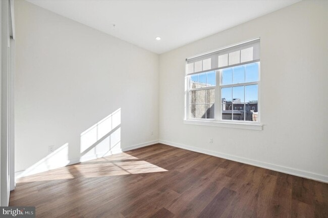 2513 N Howard St, Unit 303 in Philadelphia, PA - Foto de edificio - Building Photo