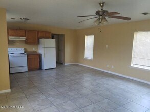 271 Crawford St in Biloxi, MS - Foto de edificio - Building Photo