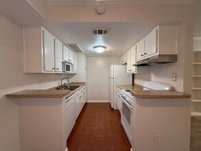 2250 Bering Dr in Houston, TX - Building Photo - Building Photo