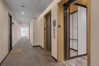 5 Ct Square W in Queens, NY - Building Photo - Building Photo