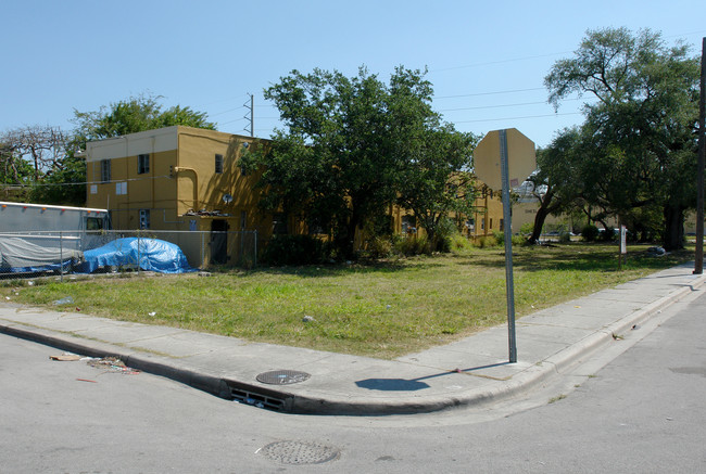 1212 NW 1 Ave in Miami, FL - Building Photo - Building Photo