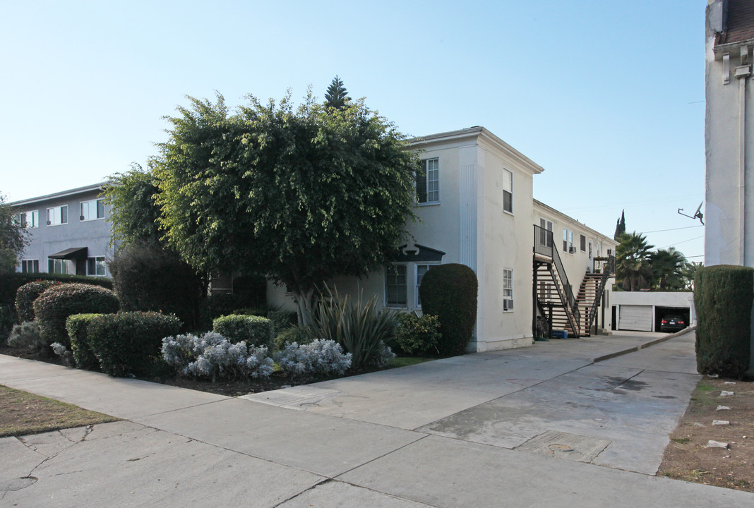 1911-1913 N Vermont Ave in Los Angeles, CA - Building Photo