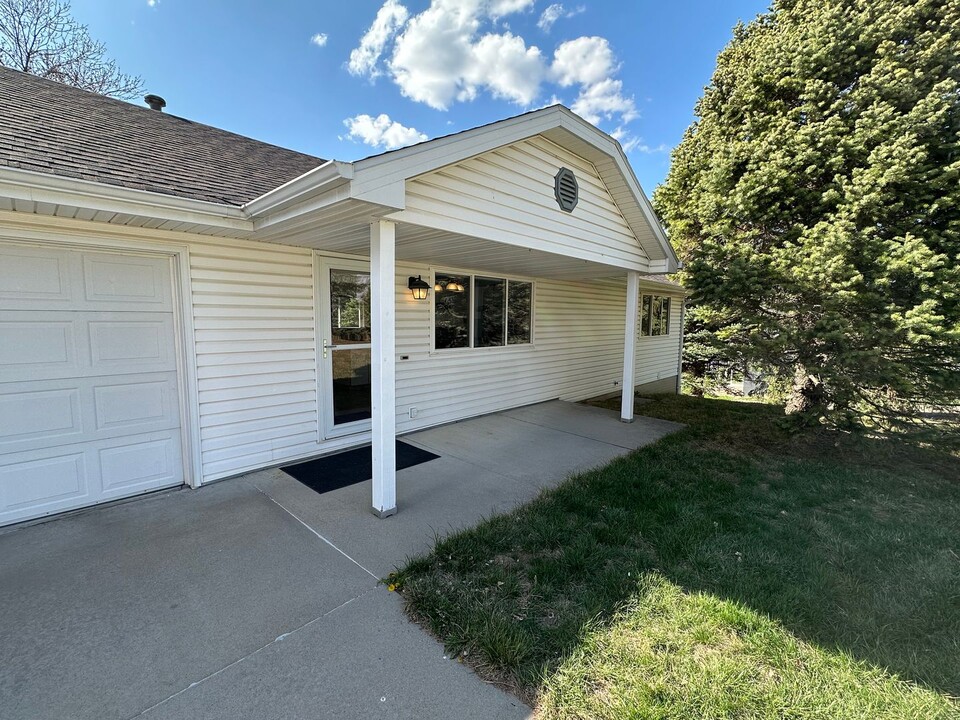 13238 Bluebird Ln in Council Bluffs, IA - Building Photo