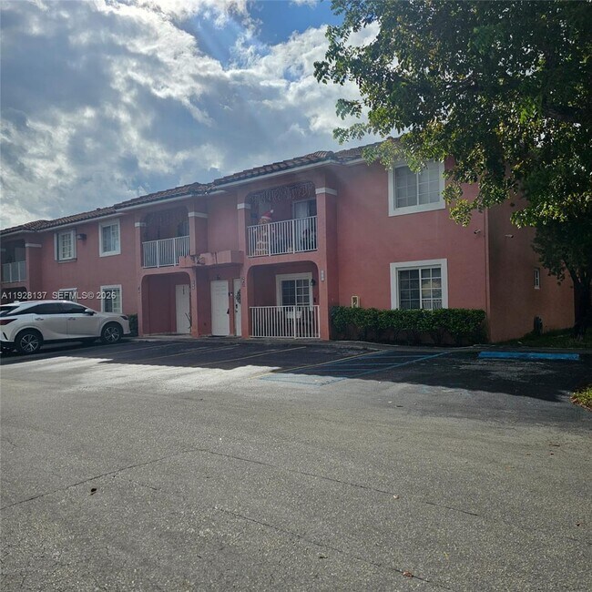 5850 W 18th Ln in Hialeah, FL - Building Photo - Building Photo
