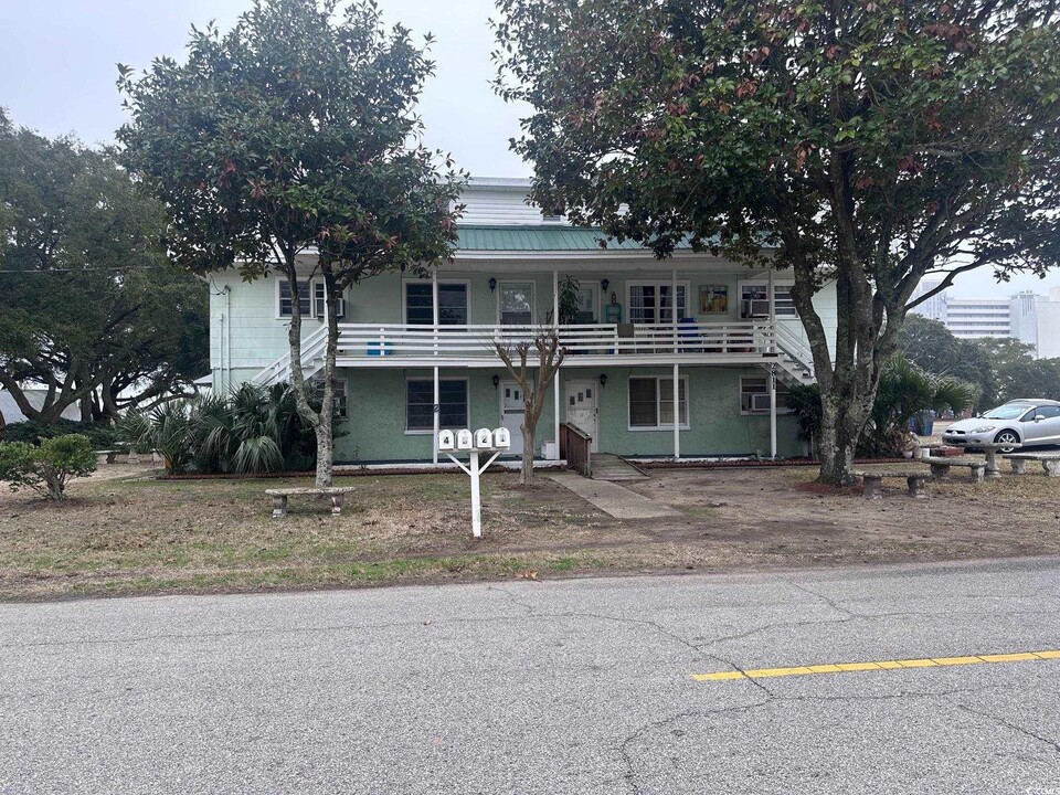 2811 Sand Dunes Dr in Myrtle Beach, SC - Building Photo