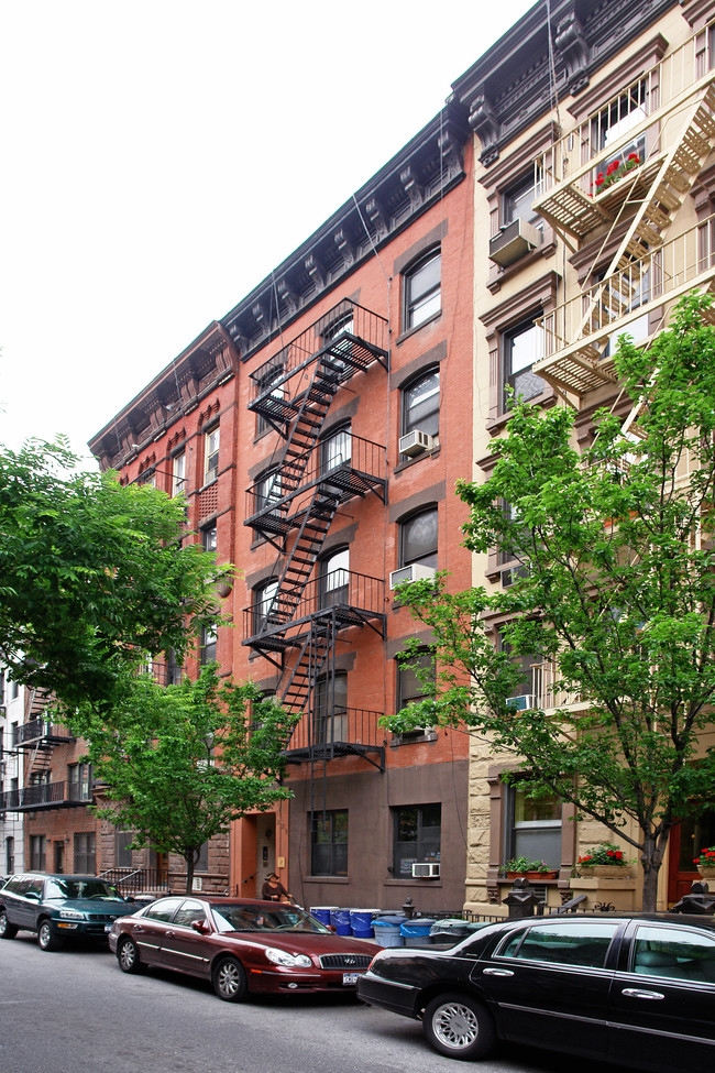 223 W 20th St in New York, NY - Building Photo - Building Photo