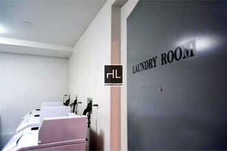 Metropolitan Ave, Unit 405 in Brooklyn, NY - Foto de edificio - Building Photo