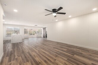 17615 N Whispering Oaks Dr in Sun City, AZ - Building Photo - Building Photo