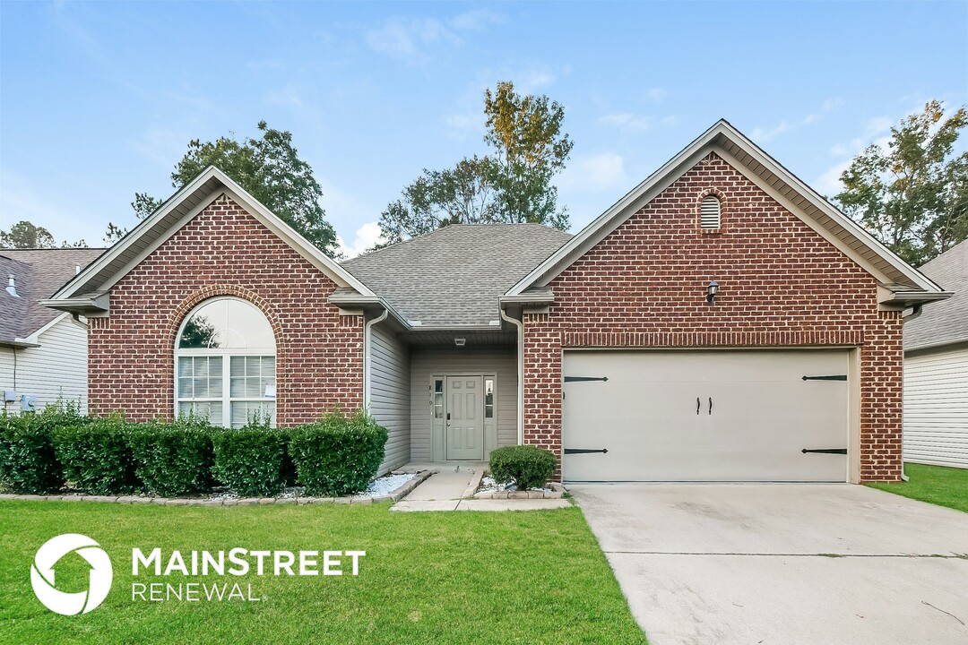 879 Meriweather Dr in Calera, AL - Building Photo