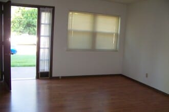 111 Pin Oak Dr in Pekin, IL - Building Photo - Building Photo