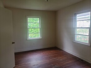 405 Fleetwood Dr in Easley, SC - Building Photo - Building Photo