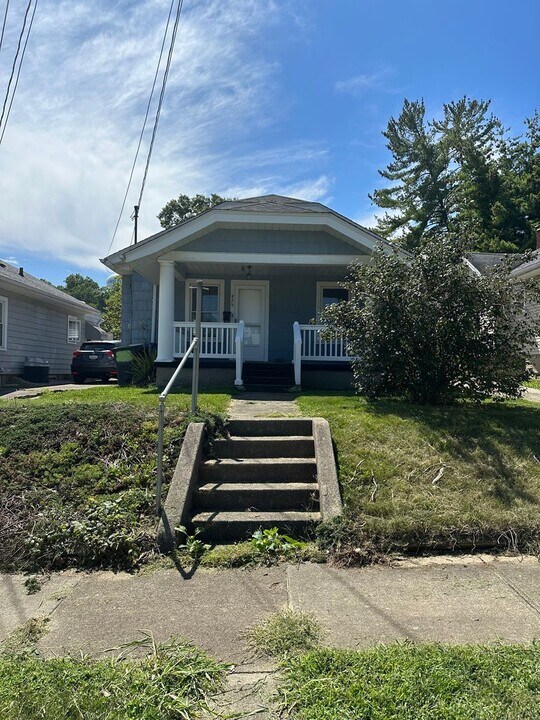 826 Millikin St in Hamilton, OH - Building Photo