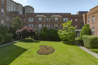 Royal Pavillion in Stamford, CT - Building Photo - Building Photo