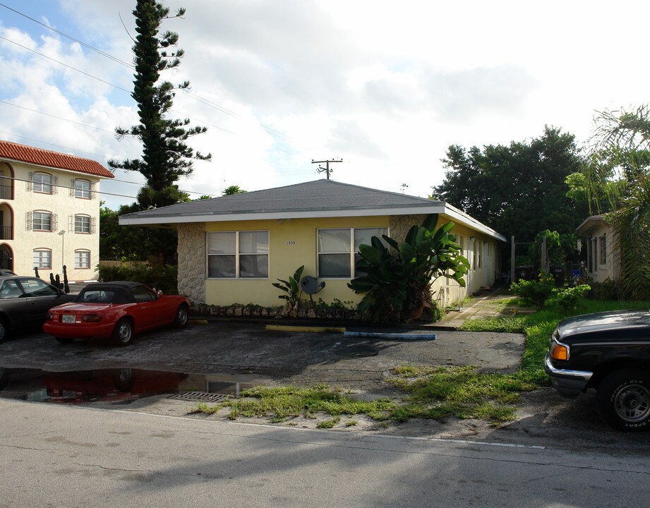 1050 NE 9th Ave in Fort Lauderdale, FL - Building Photo