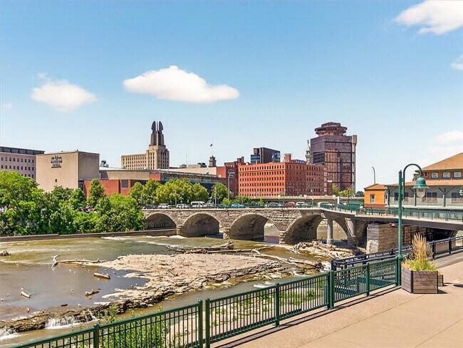 102 Court St in Rochester, NY - Building Photo - Building Photo