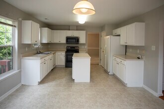 2918 Littlebury Dr in Chester, VA - Building Photo - Building Photo