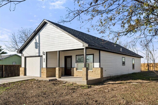 501 E Plum St in Granger, TX - Building Photo - Building Photo