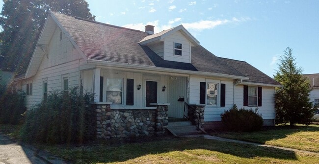 property at 4523 S Harmon St