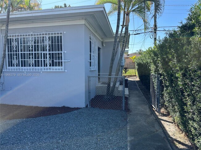 3630 SW 26th St in Miami, FL - Building Photo - Building Photo