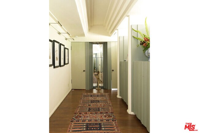 1811 Edgecliffe Dr in Los Angeles, CA - Building Photo - Building Photo