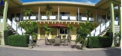 Capri Apartments in Lake Worth, FL - Building Photo - Building Photo